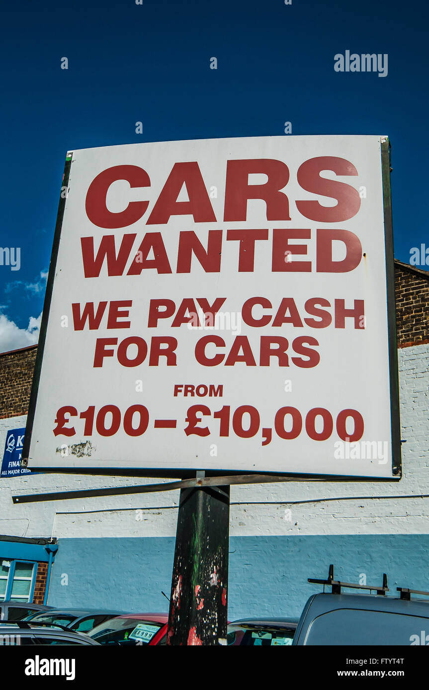 A sign stating 'Cars wanted for cash' . Auto sales. Car dealer Stock Photo