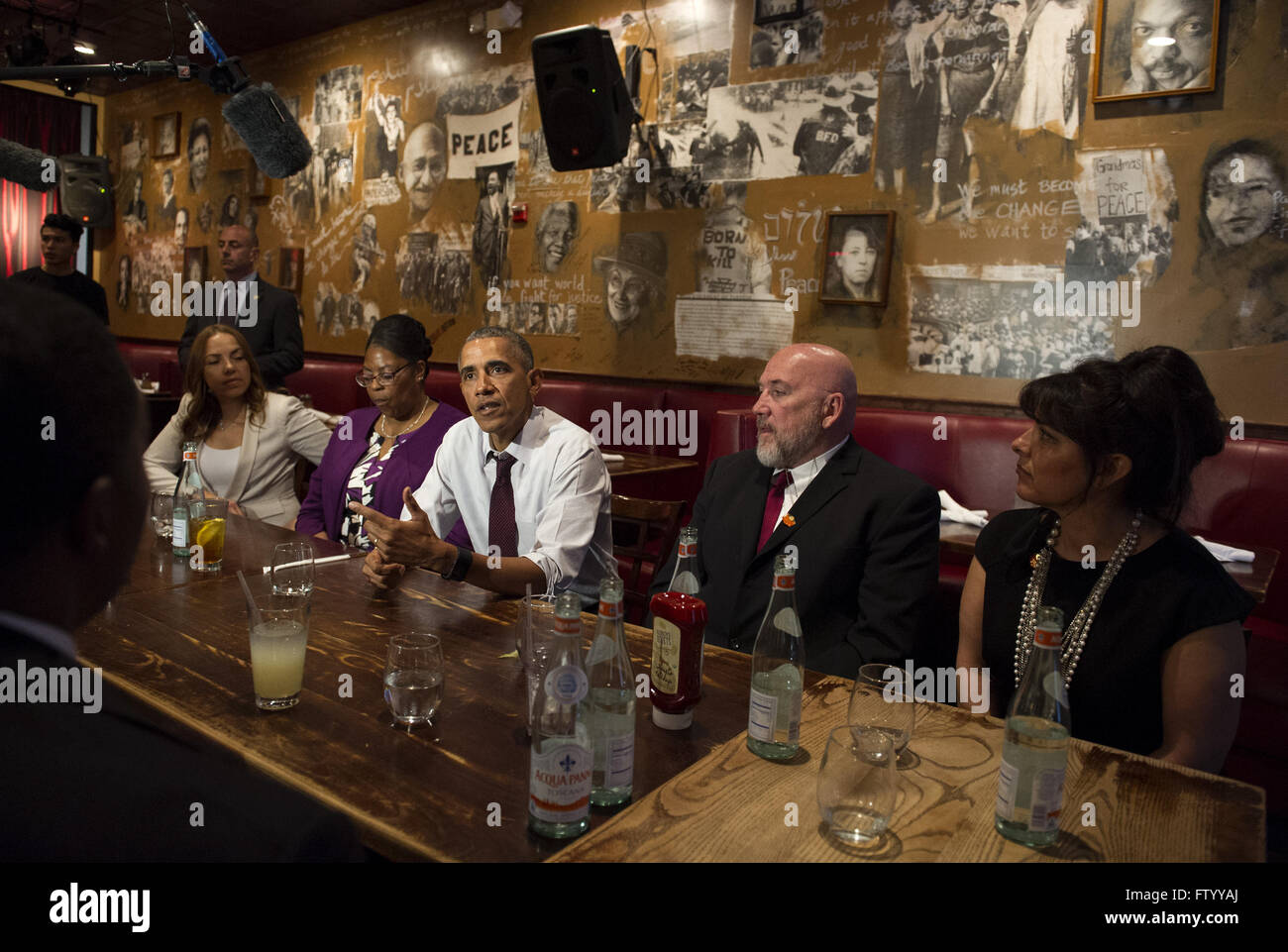 Washington, District of Columbia, USA. 30th Mar, 2016. United States President Barack Obama speaks to the media after having lunch with formerly incarcerated individuals who have received commutations, at Bus Boys and Poets restaurant in Washington, DC on March 30, 2016. Obama commuted 61 additional sentences today.Credit: Kevin Dietsch/Pool via CNP © Kevin Dietsch/CNP/ZUMA Wire/Alamy Live News Stock Photo