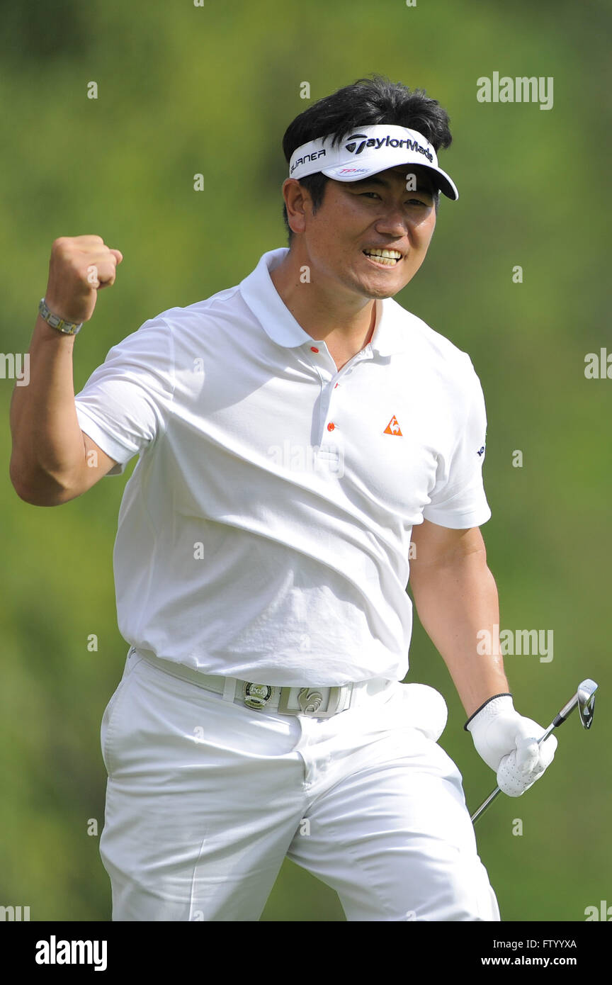 Chaska, MN, UNITED STATES. 16th Aug, 2009. Y.E. Yang of Korea, left, celebrates during the 2009 PGA Championship at Hazeltine National Golf Club on Aug 16, 2009 in Chaska, MN.ZUMA Press/Scott A. Miller © Scott A. Miller/ZUMA Wire/Alamy Live News Stock Photo