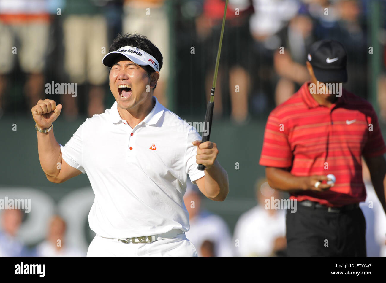 Chaska, MN, UNITED STATES. 16th Aug, 2009. Y.E. Yang of Korea, left, celebrates after making a birdie putt on the 18th green to win the 2009 PGA Championship as Tiger Woods (USA), right, looks down at his ball at Hazeltine National Golf Club on Aug 16, 2009 in Chaska, MN.ZUMA Press/Scott A. Miller © Scott A. Miller/ZUMA Wire/Alamy Live News Stock Photo