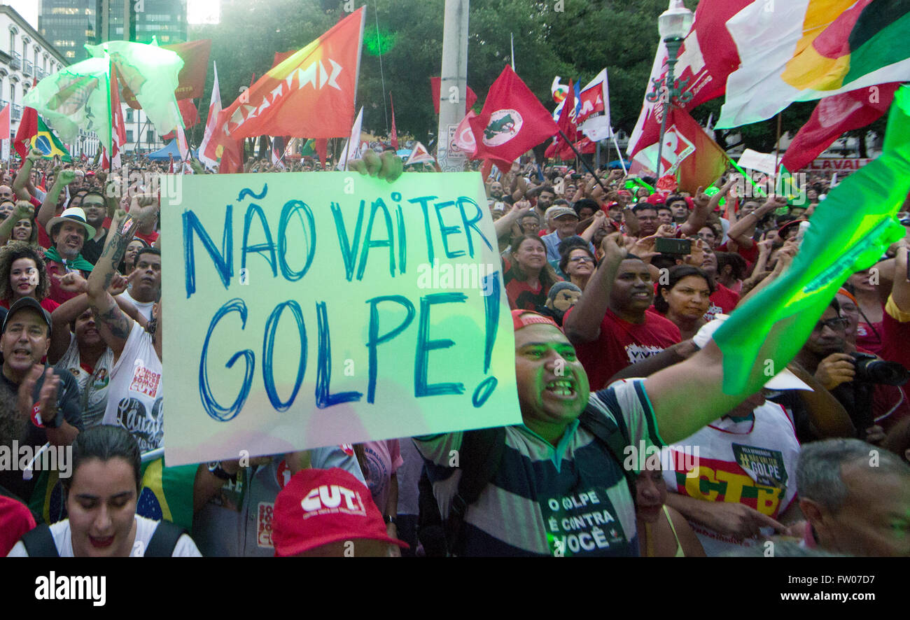 RIO DE JANEIRO, BRAZIL – March 18, 2016: Brazilians on the streets of Rio on an organized pro-government demonstration supportin Stock Photo