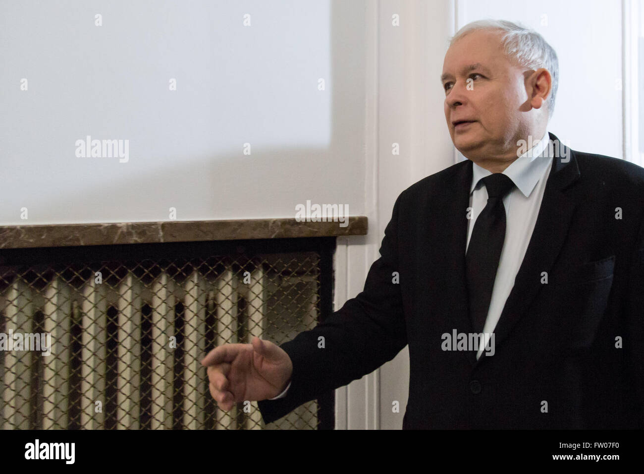 Warsaw, Poland. 31st Mar, 2016. Leader of Law and Justice party (PiS), Jaroslaw Kaczynski after meeting of leaders of eight polish political parties in a bid to resolve Poland's constitutional crisis. © Mateusz Wlodarczyk/Pacific Press/Alamy Live News Stock Photo