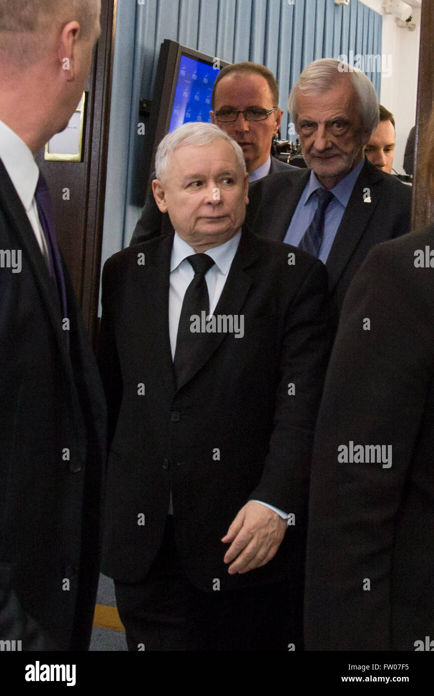 Warsaw, Poland. 31st Mar, 2016. Leader of Law and Justice party (PiS), Jaroslaw Kaczynski after meeting of leaders of eight polish political parties in a bid to resolve Poland's constitutional crisis. © Mateusz Wlodarczyk/Pacific Press/Alamy Live News Stock Photo