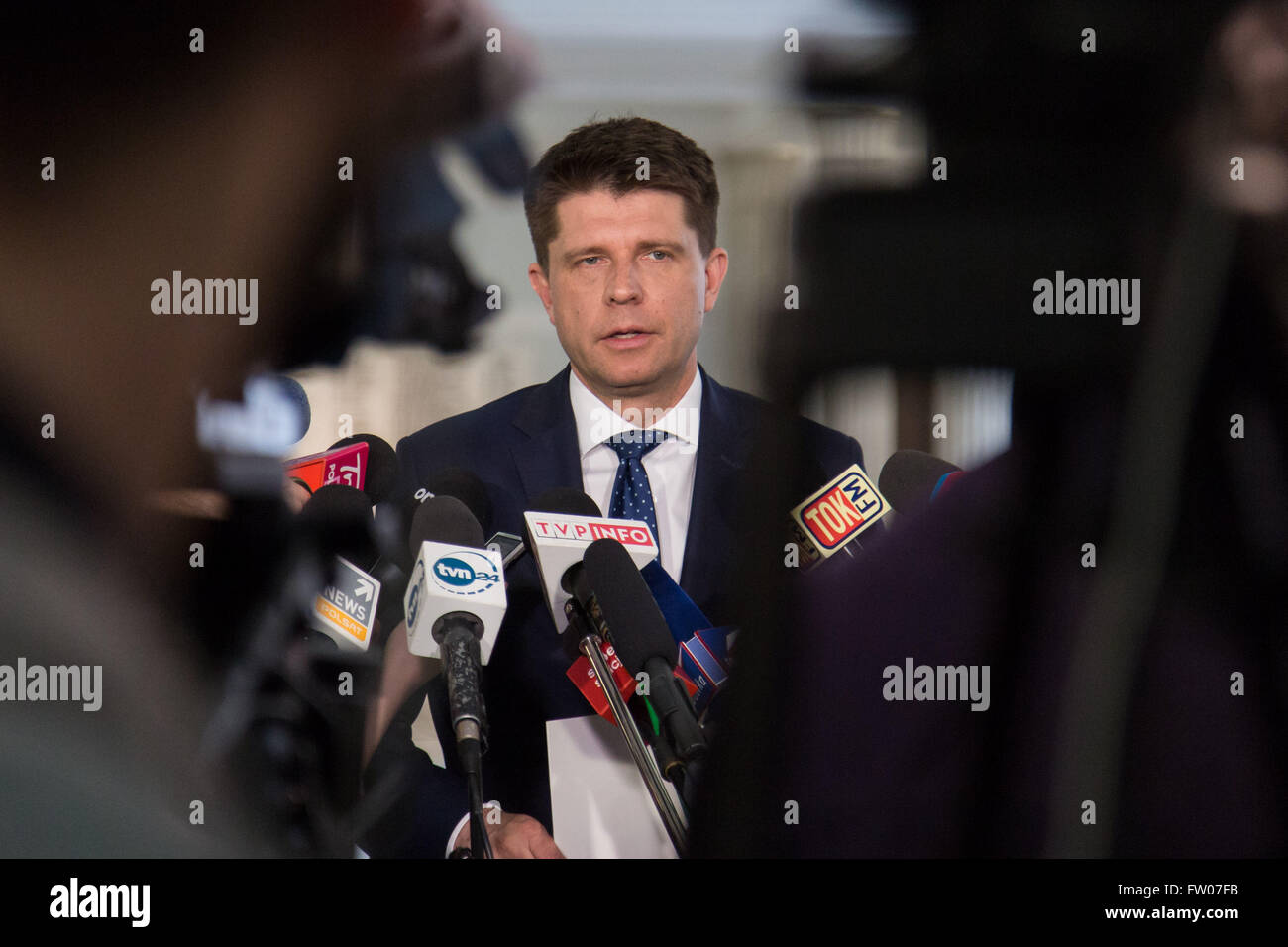 Warsaw, Poland. 31st Mar, 2016. Leader of Modern party (Nowoczesna), Ryszard Petru during a press conference after meeting of leaders of eight polish political parties in a bid to resolve Poland's constitutional crisis. © Mateusz Wlodarczyk/Pacific Press/Alamy Live News Stock Photo