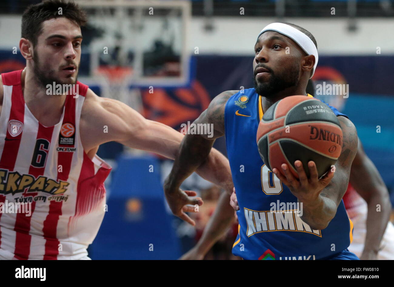 Moscow, Russia. 31st Mar, 2016. Olympiacos' Ioannis Papapetrou (L) and  Khimki's Tyrese Rice in action in their 2015/16 Season Euroleague Top 16  Group F Round 13 basketball match at Dynamo Sports Palace