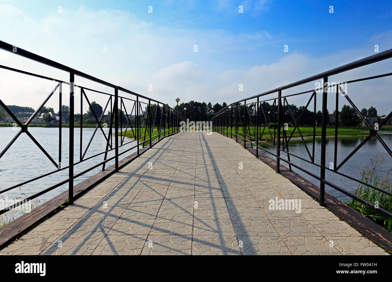 Step Onto Rope Bridge Wooden rope bridge steps hi-res stock photography and images - Alamy