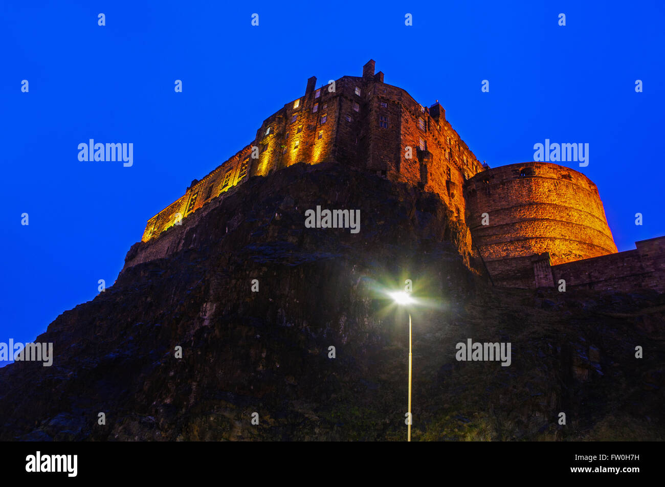 Looking up at the magnificent Edinburgh Castle on Castle Rock in Edinburgh, Scotland Stock Photo