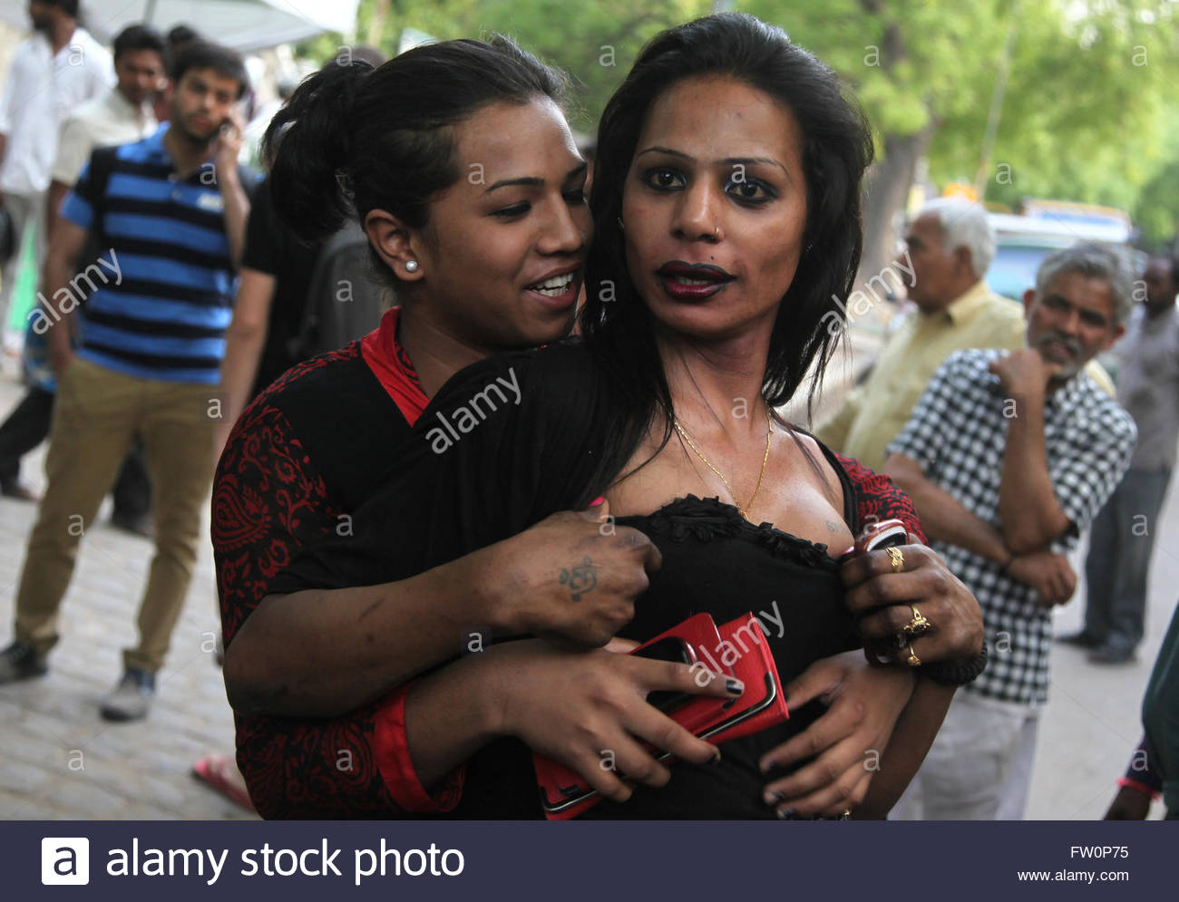 members-of-the-indian-transgender-community-are-seen-at-a-celebration-FW0P75.jpg