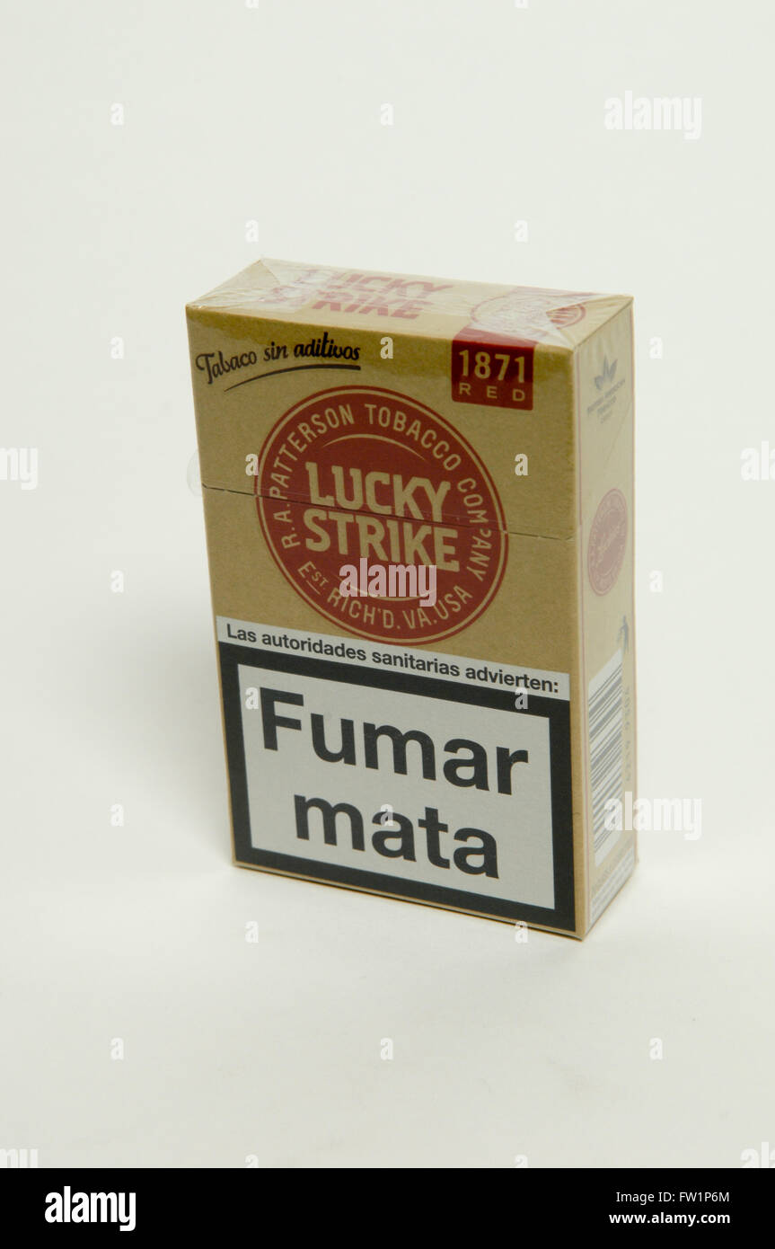 Selection lucky strike cigarettes packets hi-res stock photography and  images - Alamy