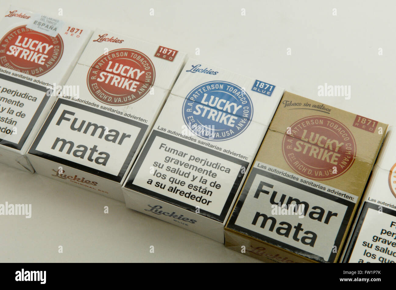 page 2 cigarette packets high resolution stock photography and images alamy