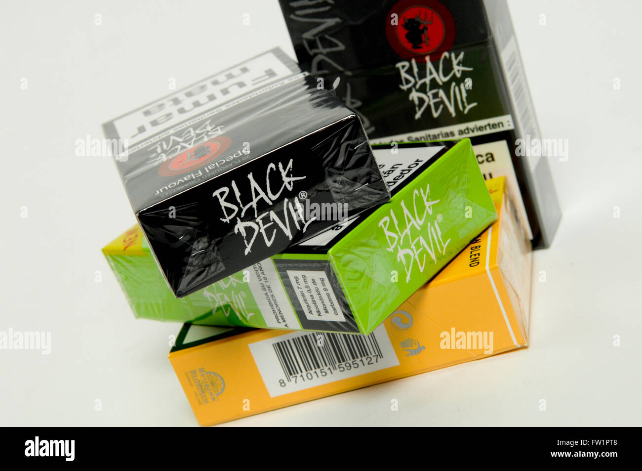 Tobacco goods hi-res stock photography and images - Alamy