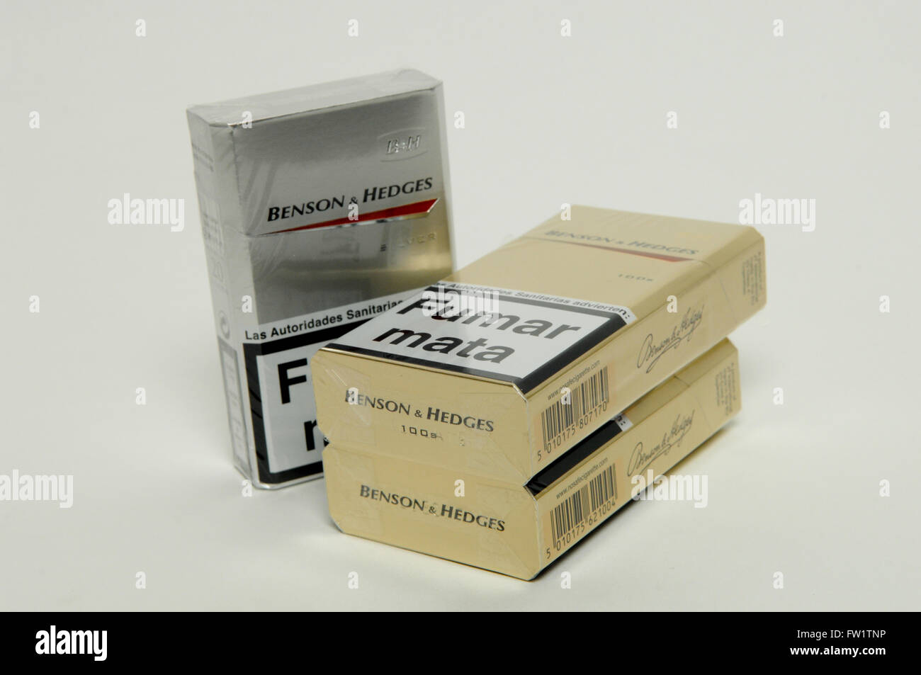 Benson and hedges silver cigarettes hires stock photography and images Alamy