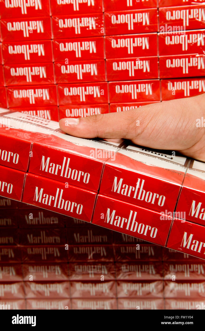 Marlboro Cigarettes on sale in a tobacconist Stock Photo Alamy