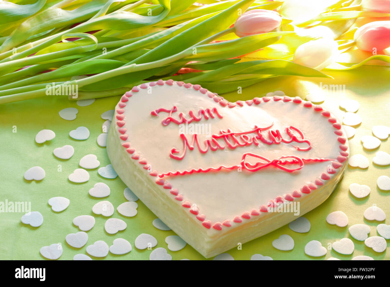 Cake with lettering that says Zum Muttertag, For Mother's Day with flowers Stock Photo