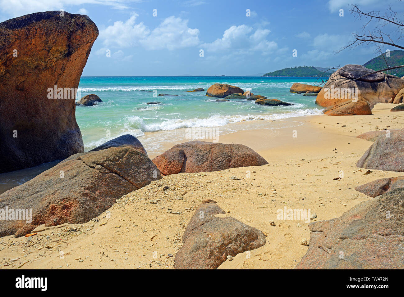 Strand und Granitfelsen des Anse Boudin, Insel Praslin, Seychellen Stock Photo