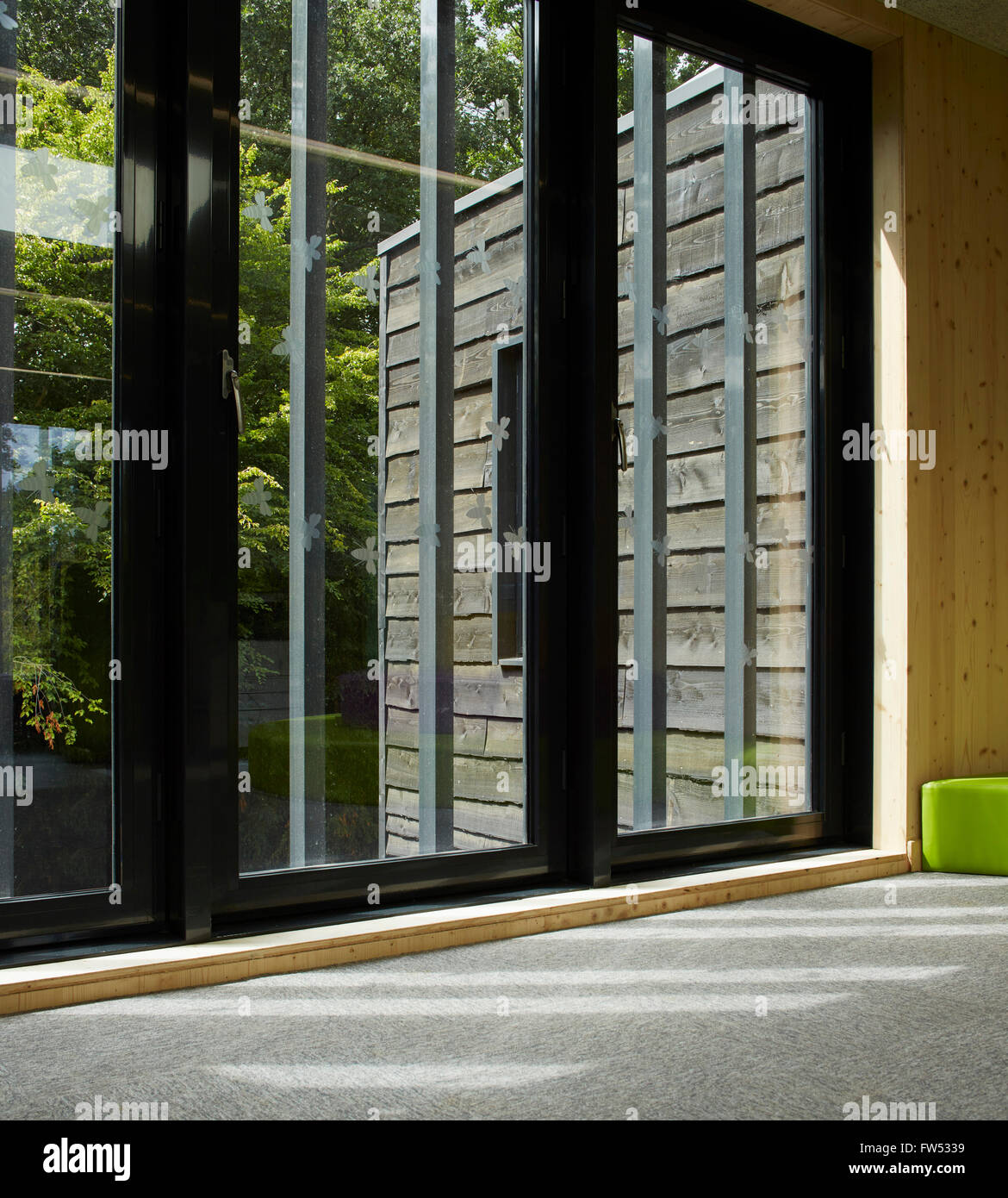 Full-height glazing in breakout space. Davenies School, Beaconsfield, United Kingdom. Architect: DSDHA, 2015. Stock Photo