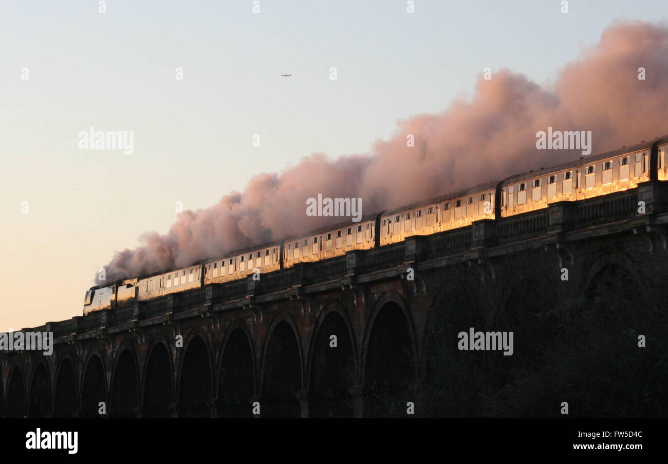 The Bath Christmas Market train hurries south over the Ouse Valley Viaduct and catches the early morning light Stock Photo