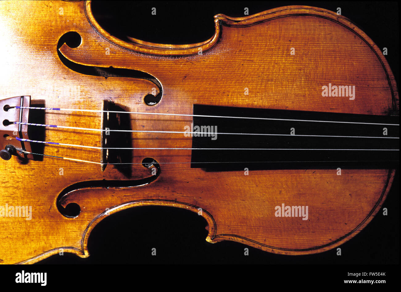 The Emile Sauret Strad' - section of violin made by Antonio Stradivari /  Stradivarius, 1682 Stock Photo - Alamy