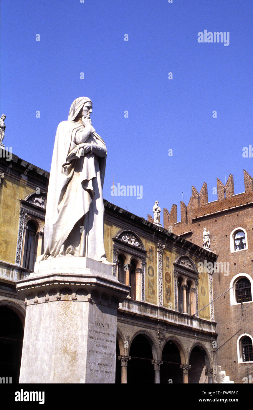 Statue of Dante in Verona. Italian poet (1265-1321). 'Francesca da Rimini'. Link to Liszt, Rachmaninov, Tchaikovsky, Stock Photo