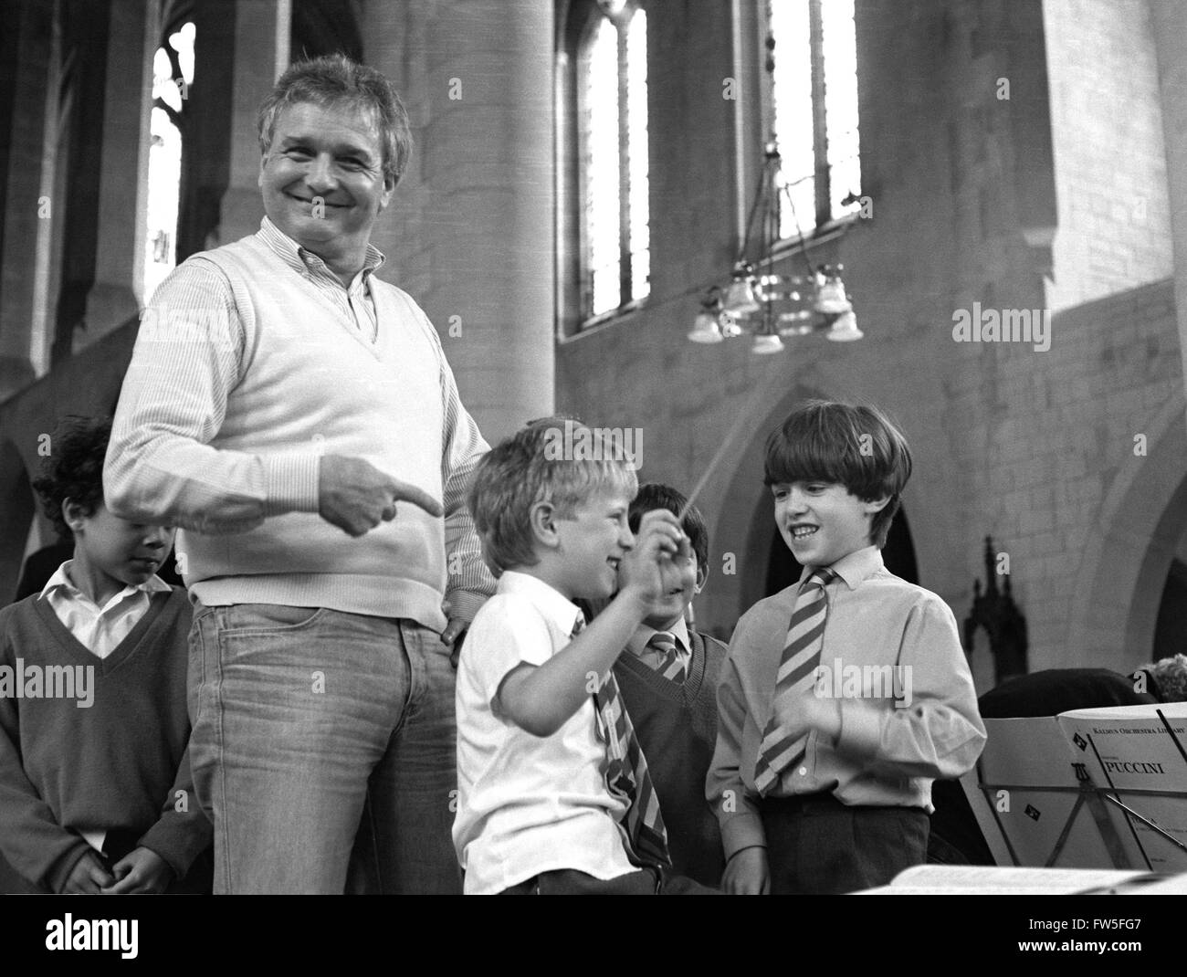 Jacques Delac Te, conductor, rehearsing with children and the National Philharmonic Orchestra in South Hampstead for the Carmen Stock Photo
