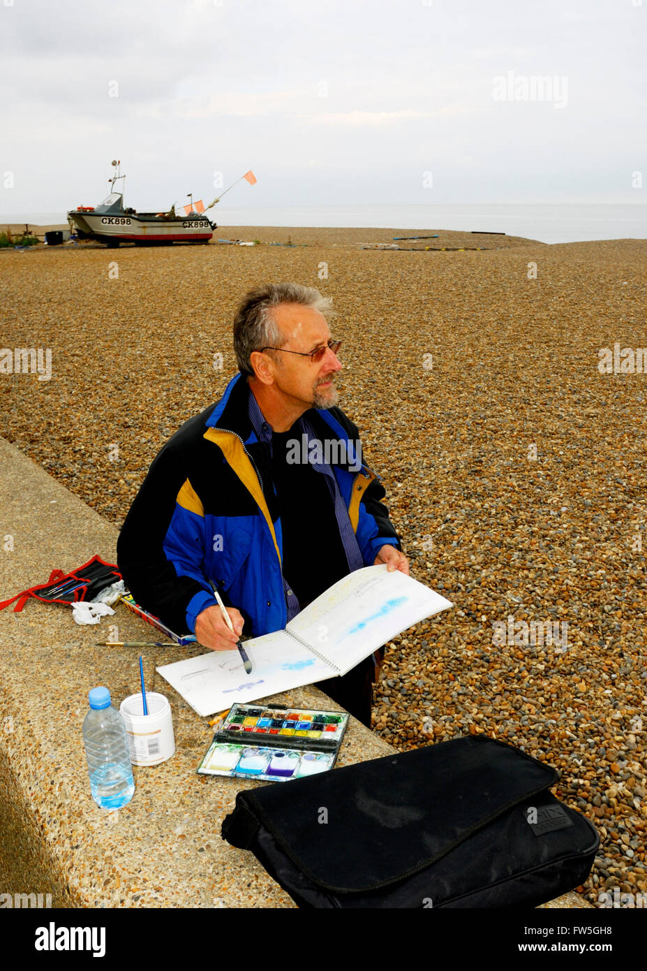 Aldeburgh beach - watercolour artist on the beach at Aldeburgh, Suffolk, UK. Stock Photo