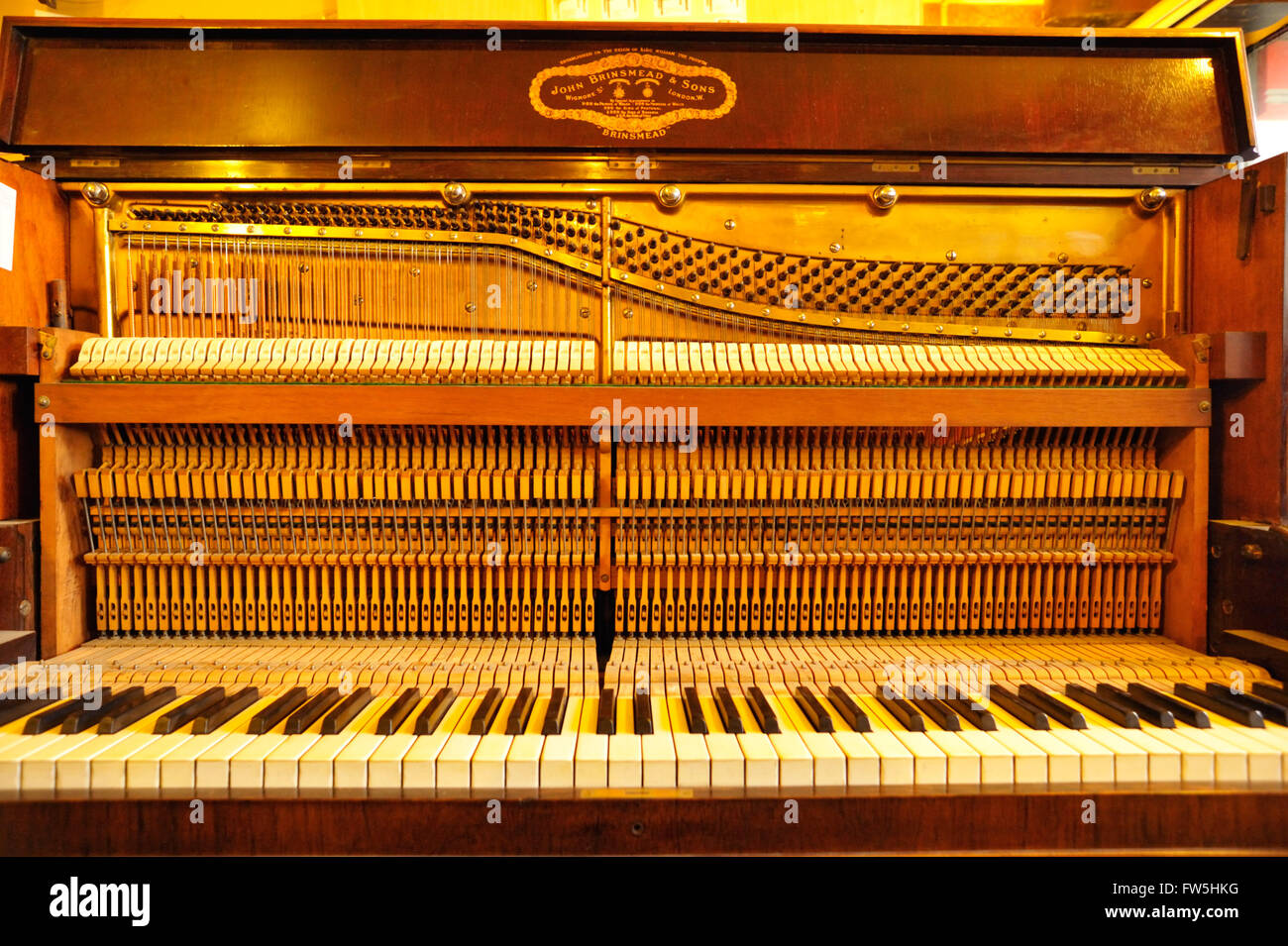 Piano mechanism - Brinsmead straight strung  , vertically strung upright piano, no. 47070, of c. 1901: front removed; action, strings, hammers, felts Stock Photo