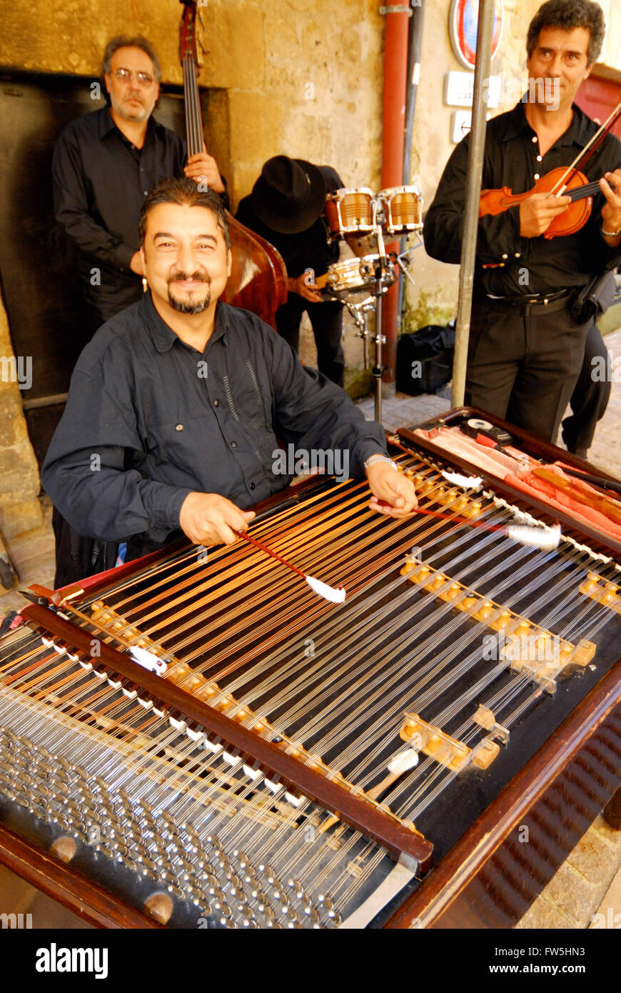 Romanian gypsy band, busking in France, with cimbalom (a 'concert hammer  dulcimer'), Rumanian and Hungarian struck keyboard string instrument, and  violin Stock Photo - Alamy
