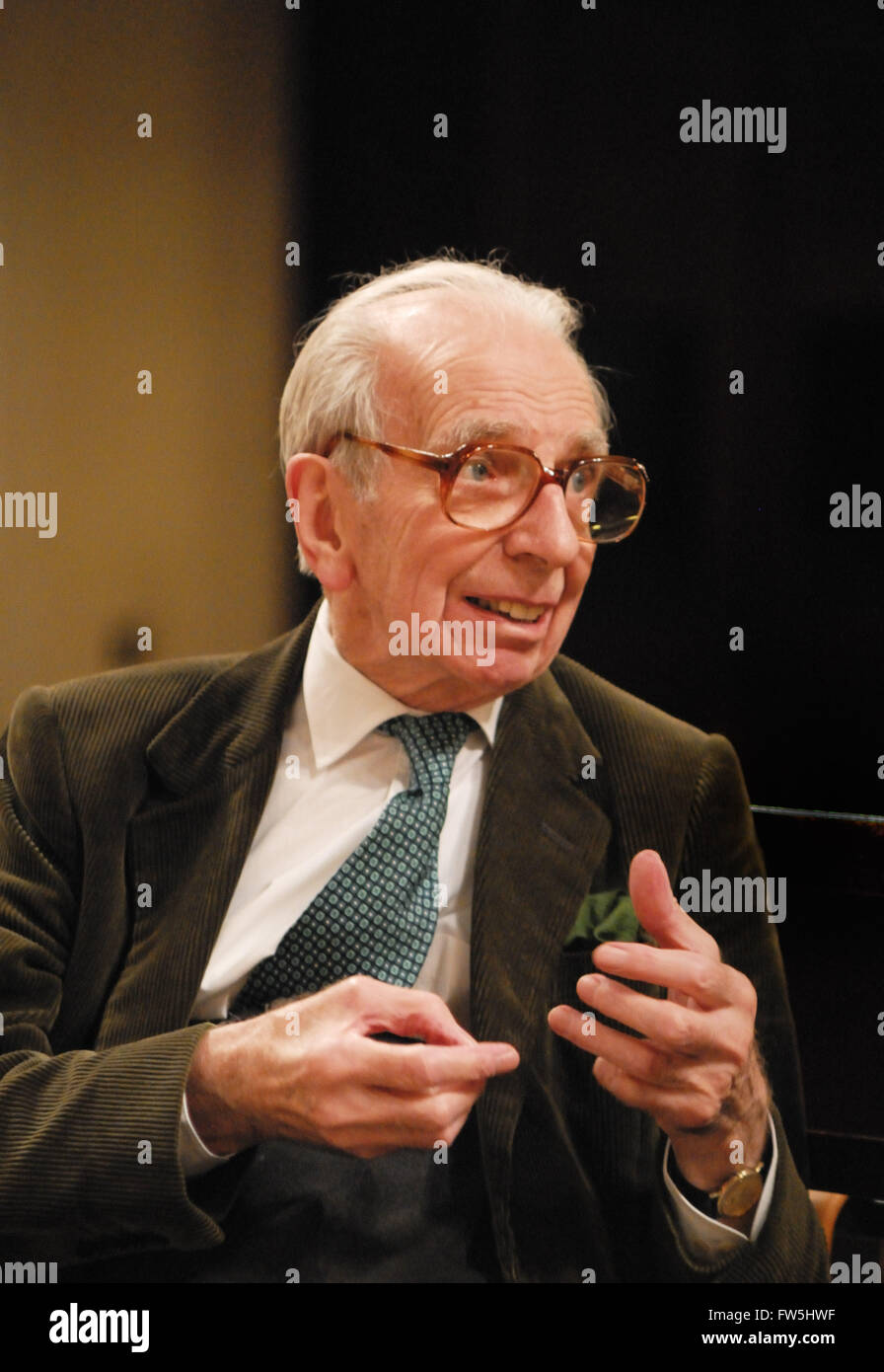 James Gaddarn, conductor of the London Orpheus Orchestra and Choir since 1952, aged 83, St. John's, Smith Square,  30 November 2008 Stock Photo