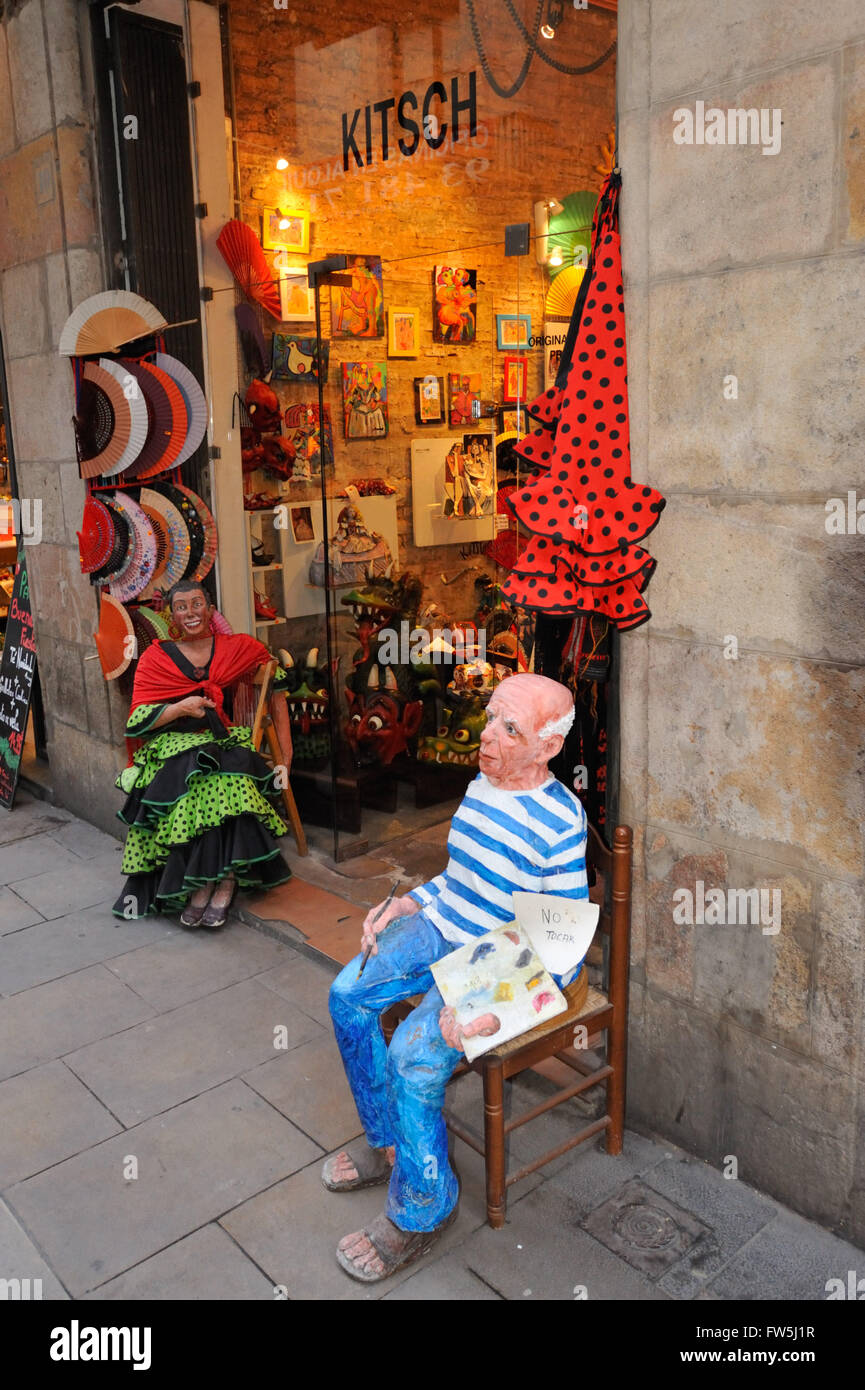 life-sized kitsch doll of Pablo Picasso, Spanish painter, in shop in  Barcelona  old town,  Ciutat Vella - Bari gotico  quarter; Spanish painter and Cubist Stock Photo
