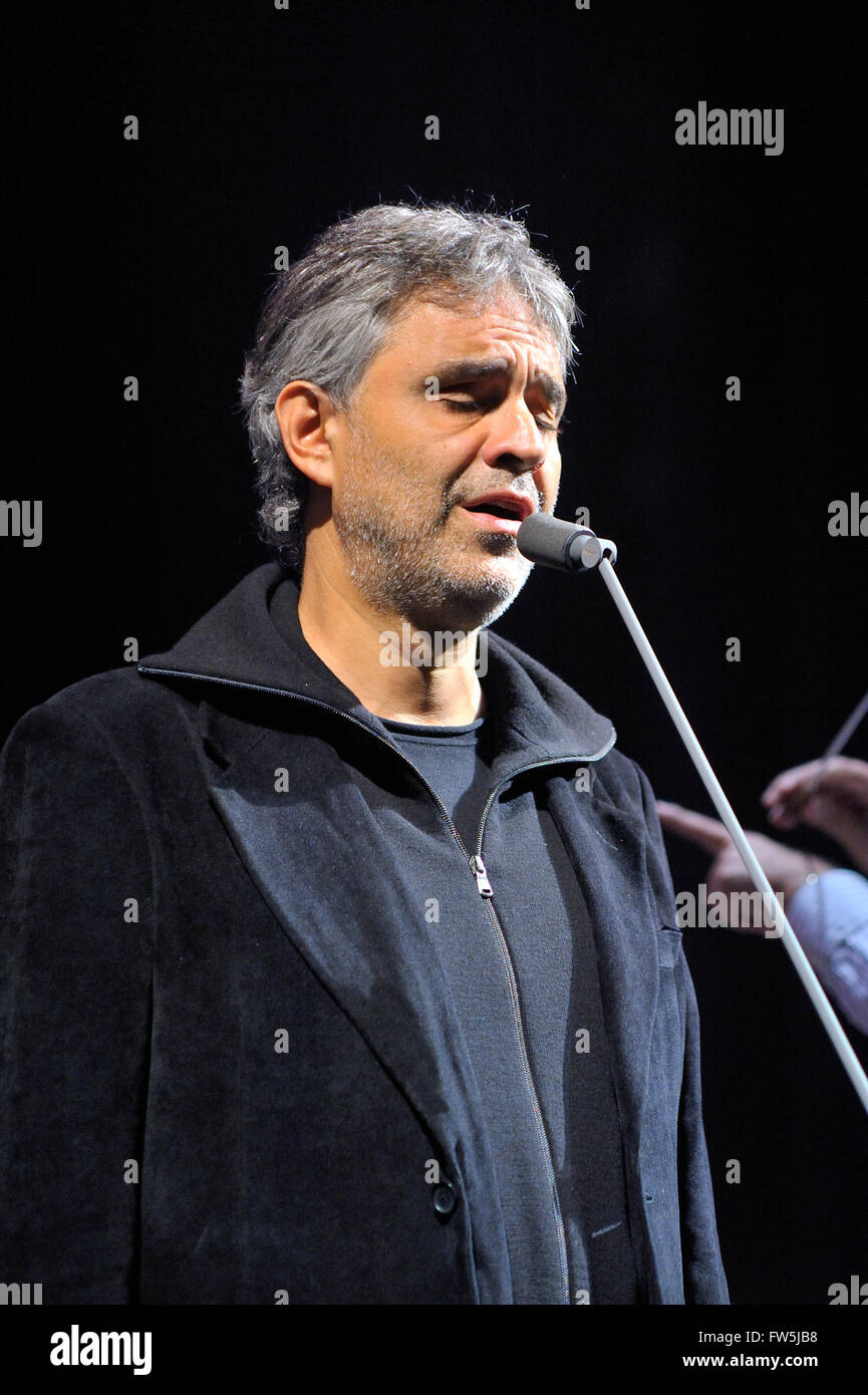 Andrea Bocelli, blind Italian tenor, soloist, celebrity, recording superstar, rehearsing with orchestra and microphone in the O2 Arena, Millennium Dome, North Greenwich, London. Born 22 September 1958, on family farm at Lajatico near Pisa, Italy Stock Photo