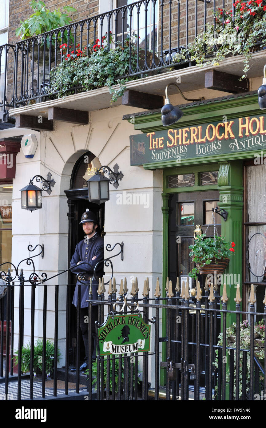 221b Baker St., London, NW1 6XE, The Shirlock Holmes Museum, the home of the ficticious detective: Blue plaque 'Consulting detective, 1881-1904'. Sherlock Holmes and Doctor John H. Watson lived at 221b Baker Street between 1881-1904, according to the stories written by Sir Arthur Conan Doyle. The house was last used as a lodging house in 1936 and the famous 1st floor study overlooking Baker Street is still faithfully maintained as it was kept in Victorian Times. The Official Home of Sherlock Holmes. ¤ Stock Photo