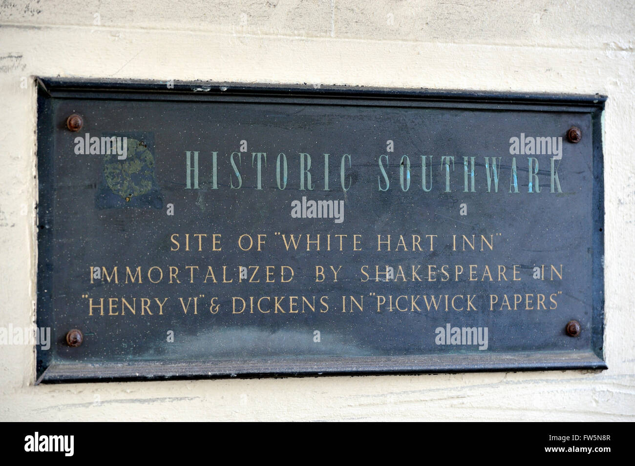 plaque in Borough High St, Southwark, London; marking the site of the old White Hart Inn, a galleried inn (like the George that still exists nearby), immortalized by Shakespeare in Henry VI and by English novelist CHarles Dickens in his first novel, The Pickwick Papers. Stock Photo