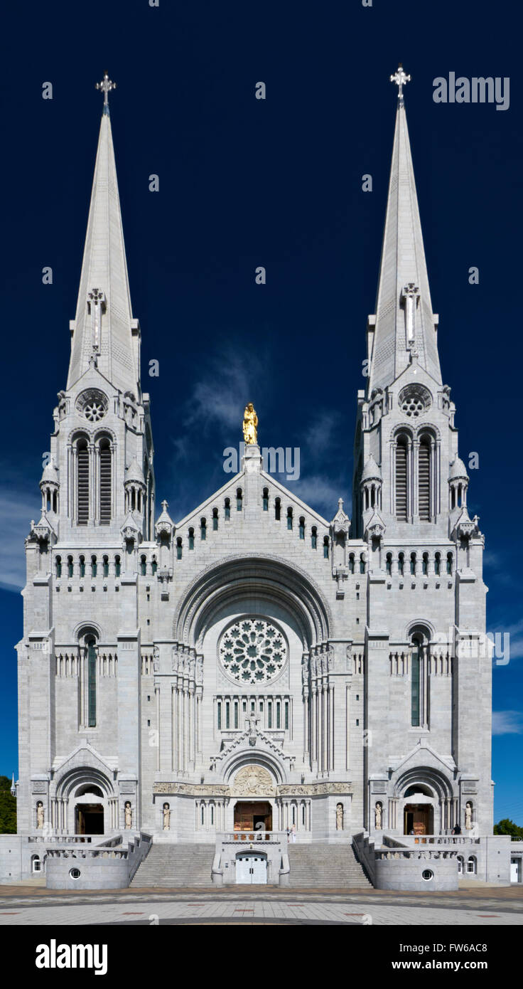 The facade of SainteAnnedeBeaupre shrine, Quebec, Canada Stock Photo Alamy