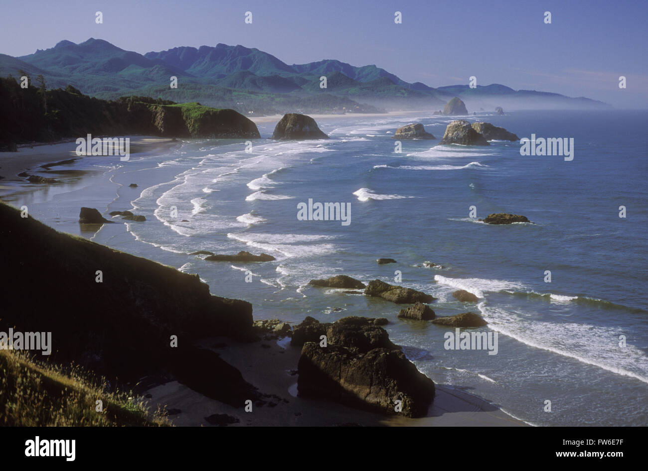 Pacific ocean overview shoreline tourism hi-res stock photography and ...