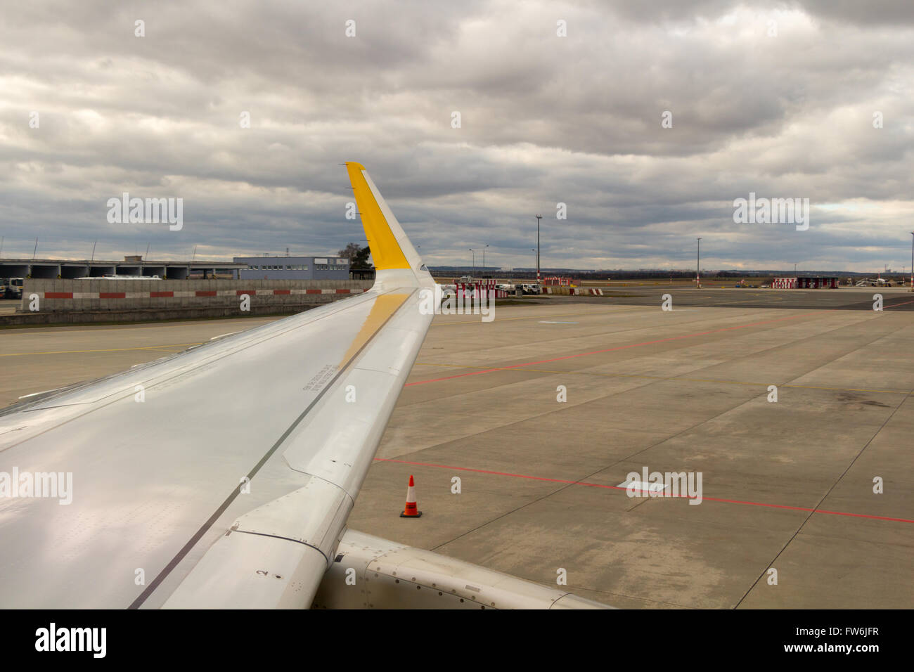 Aircraft takeoff hi-res stock photography and images - Alamy