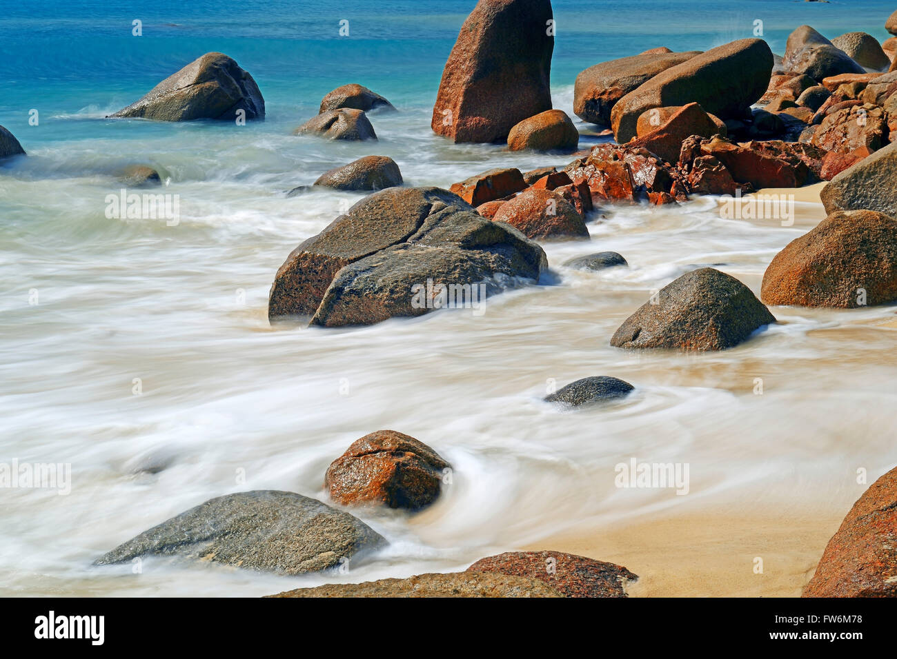 Strand und Granitfelsen am Anse Possession, Langzeitbelichtung , Insel Praslin, Seychellen Stock Photo