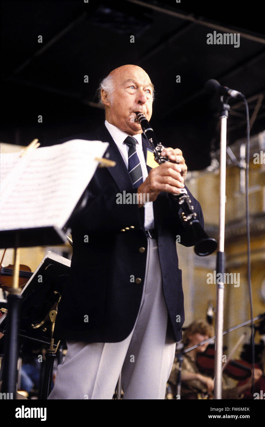 BRYMER, Jack Clarinettist at outdoor rehearsal, 1995. 1915 - 2003. Stock Photo
