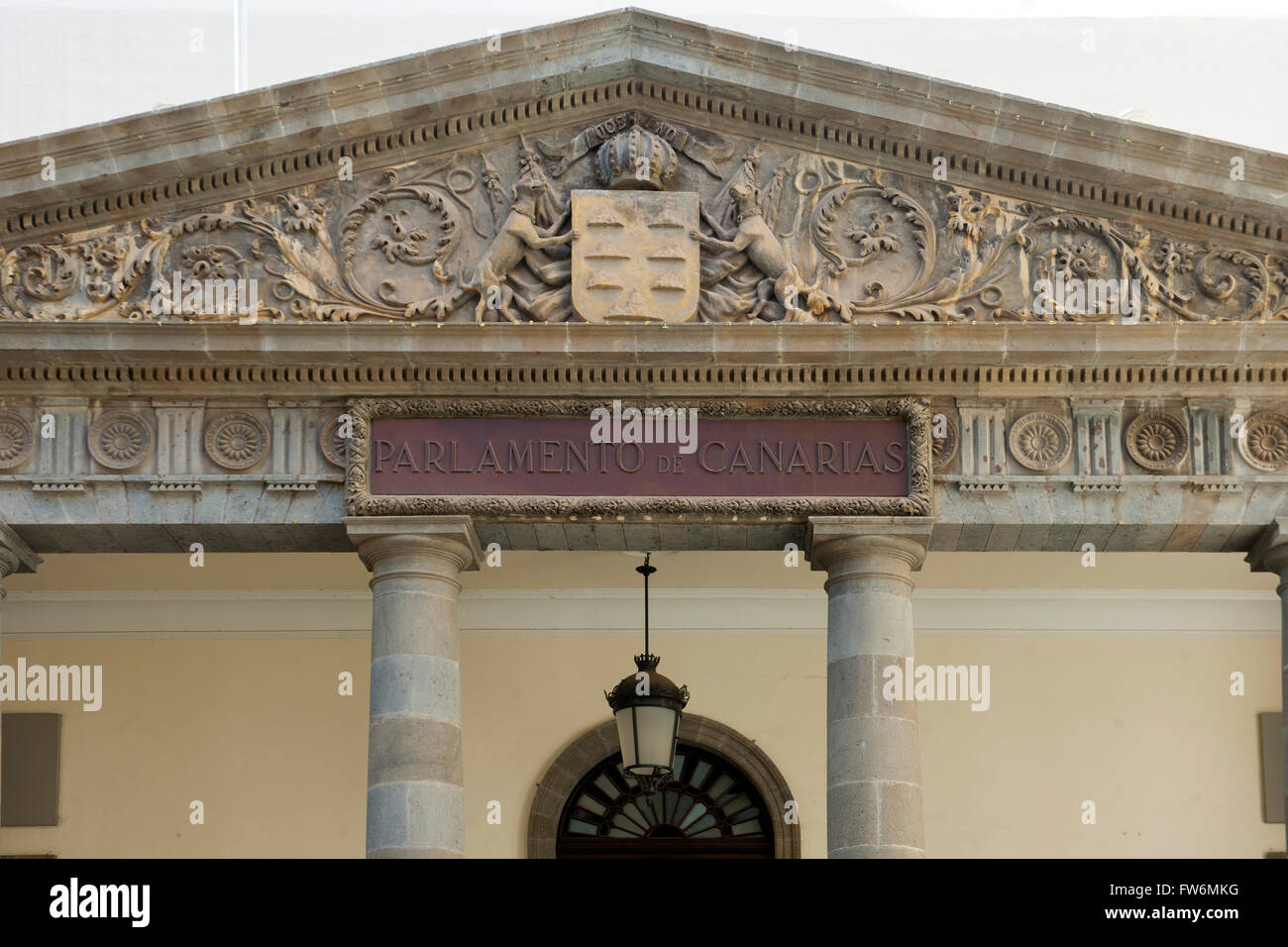 Spanien, Teneriffa, Santa Cruz, Fassade des Plenarsaals des Parlaments der Kanarischen Inseln (Parlamento de la Comunidad autóno Stock Photo
