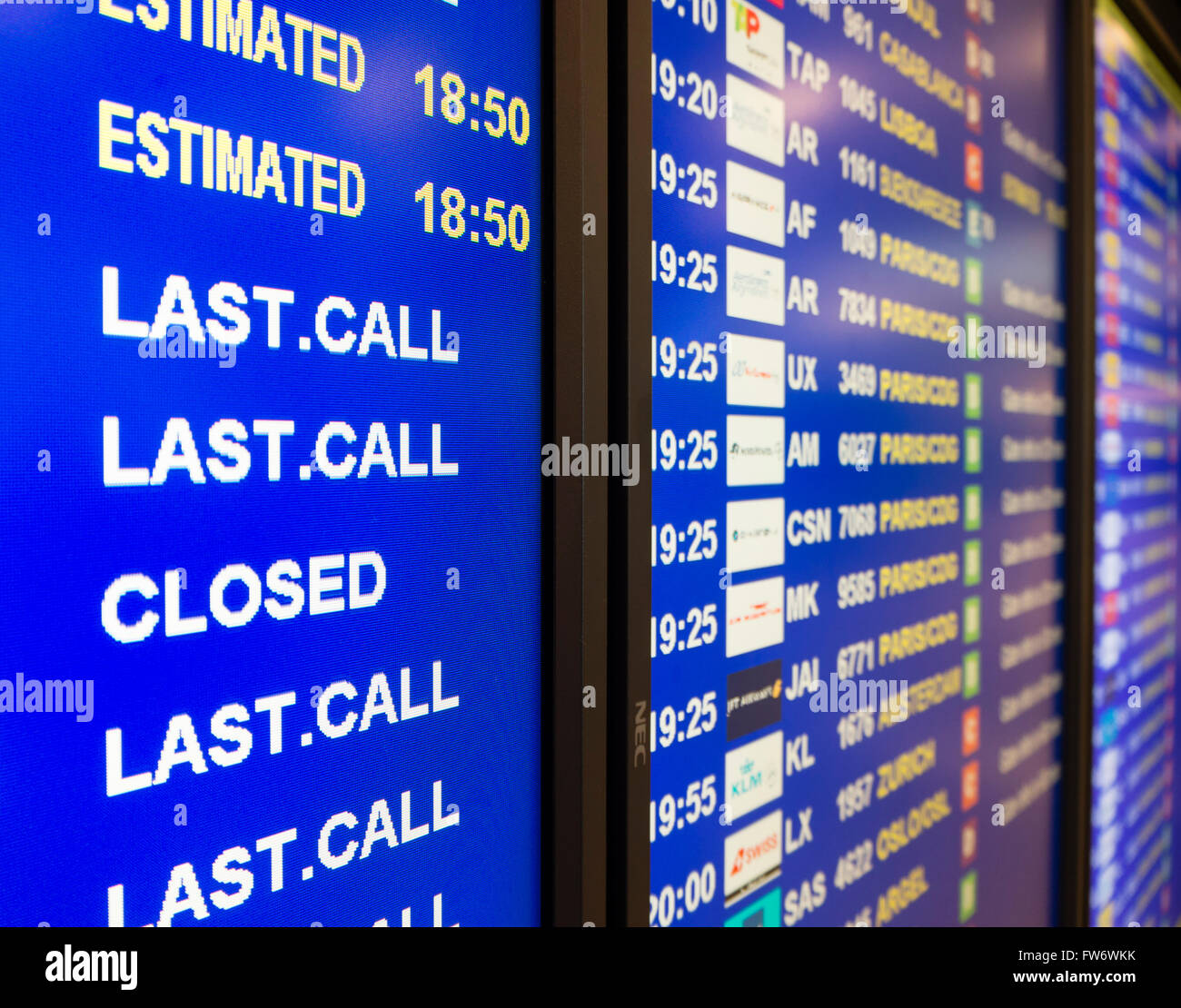 Electronic annunciator panel at an airport showing 'Last Call' for boarding Stock Photo