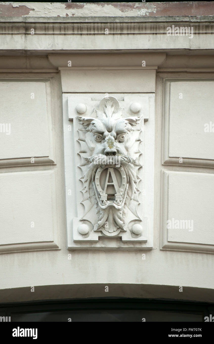 Köln, Altstadt-Süd, Severinsviertel, Jakobstrasse, Stuckfigur über einer Eingangstür Stock Photo