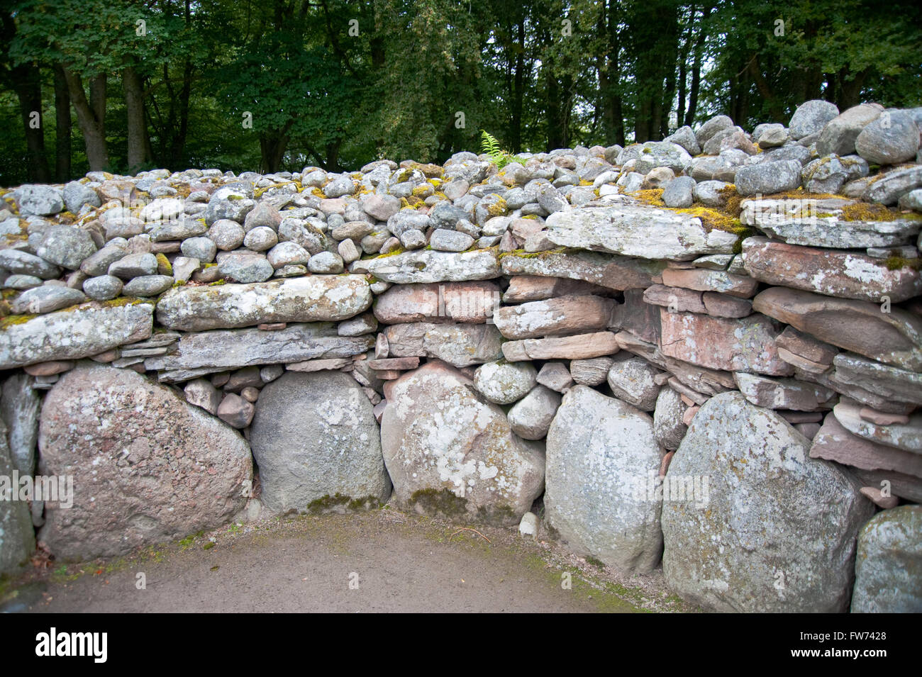 Chambered cairn at Balnuran of Clava Stock Photo - Alamy