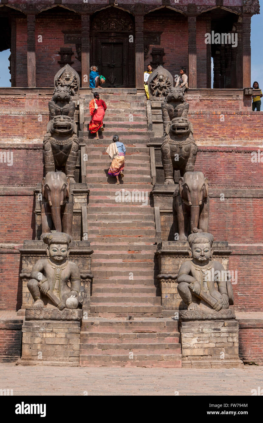 Bhaktapur, Nepal.  Guardians line Stairs to Nyatapola Temple:  Rajput Wrestler-guardians Jayamel (left) and Phattu (right). Stock Photo