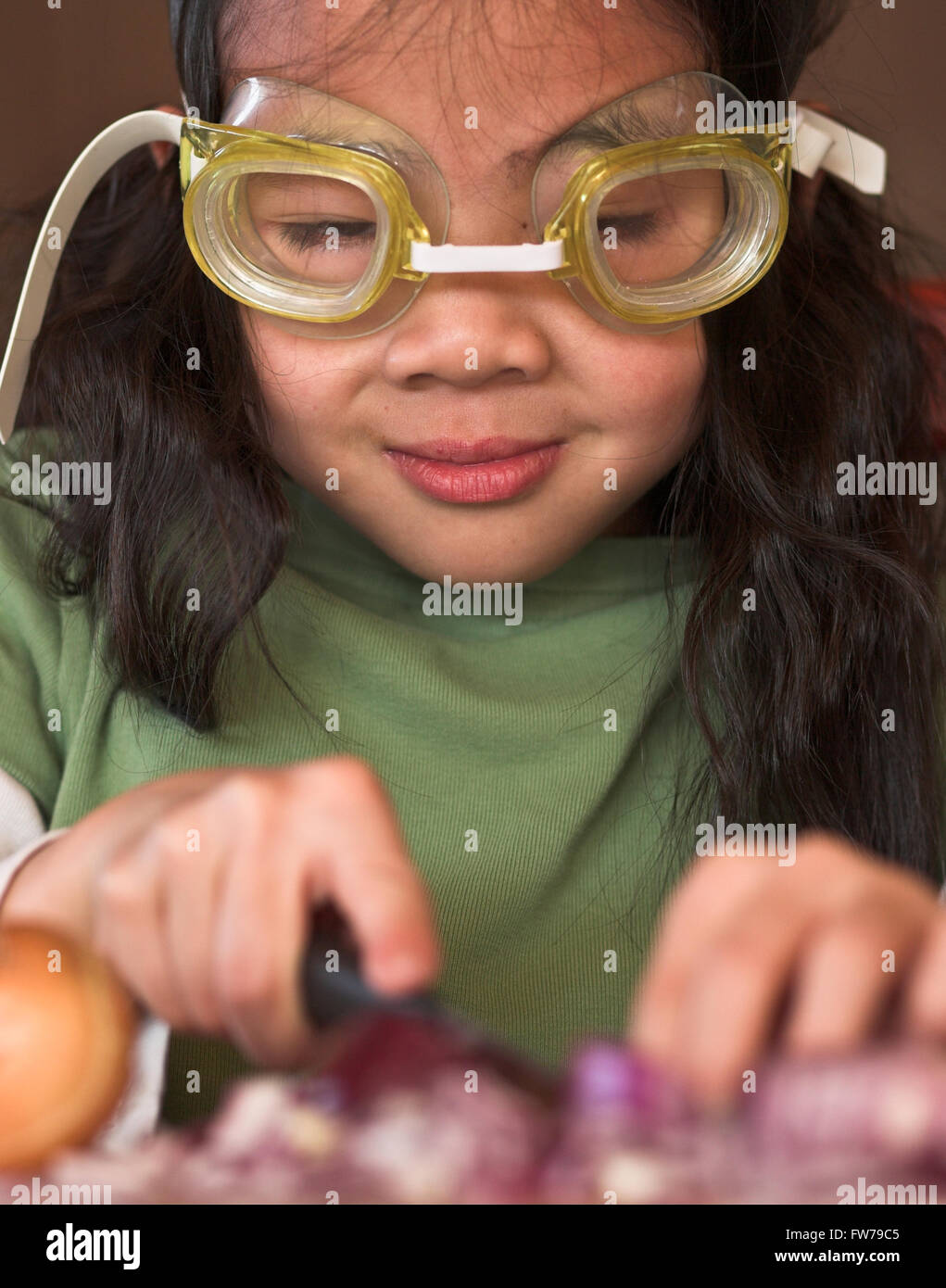 Onion peeling technique with diving glasses Stock Photo Alamy
