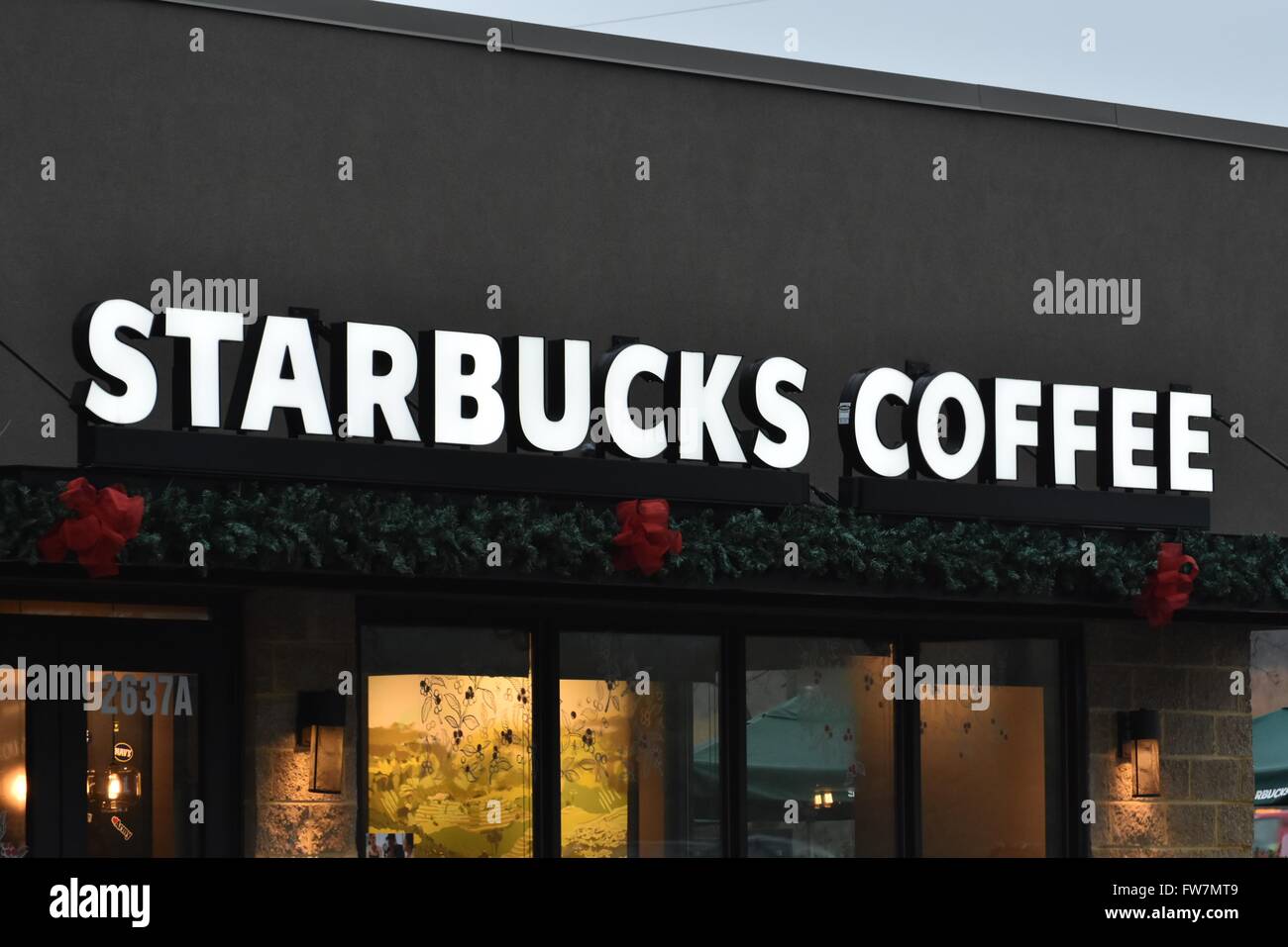 Starbucks storefront hi-res stock photography and images - Alamy