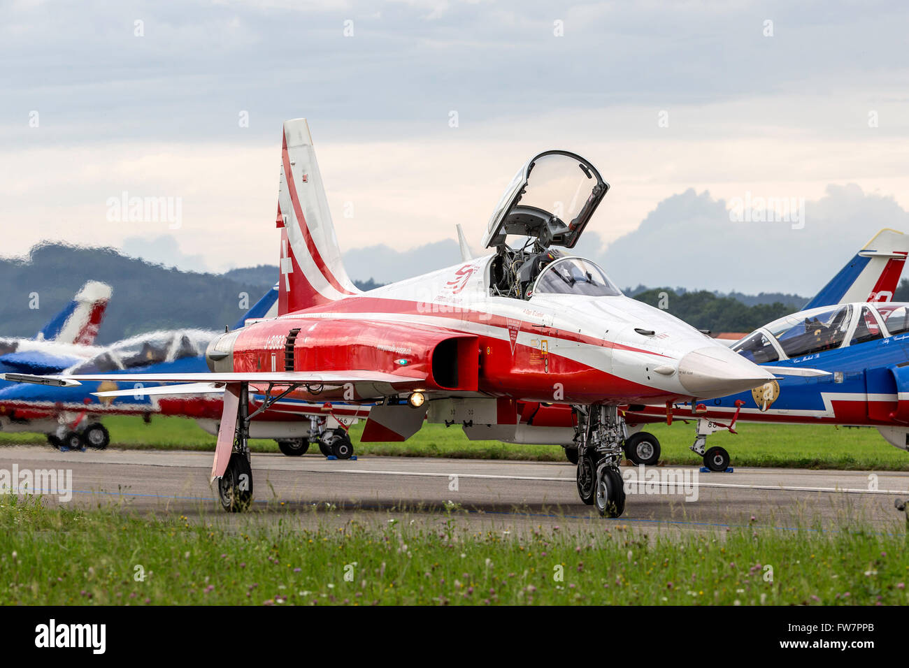 Patrouille suisse hi-res stock photography and images - Alamy