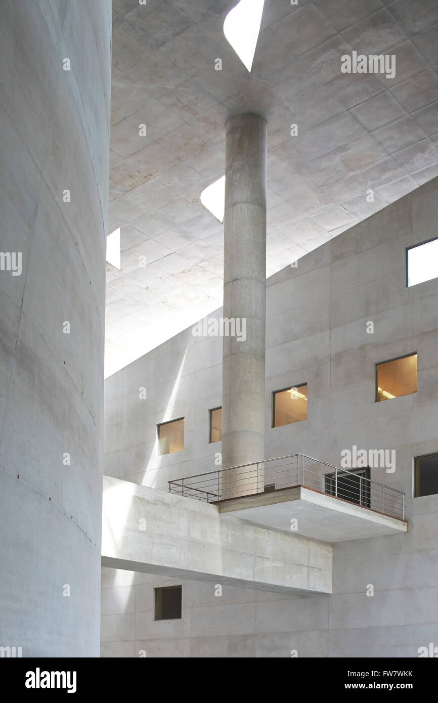 Bold concrete interior with crossbeam, column and floating platform. La