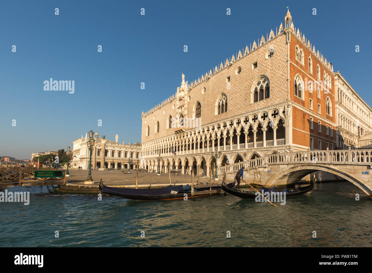 Doges palace near san hi-res stock photography and images - Alamy