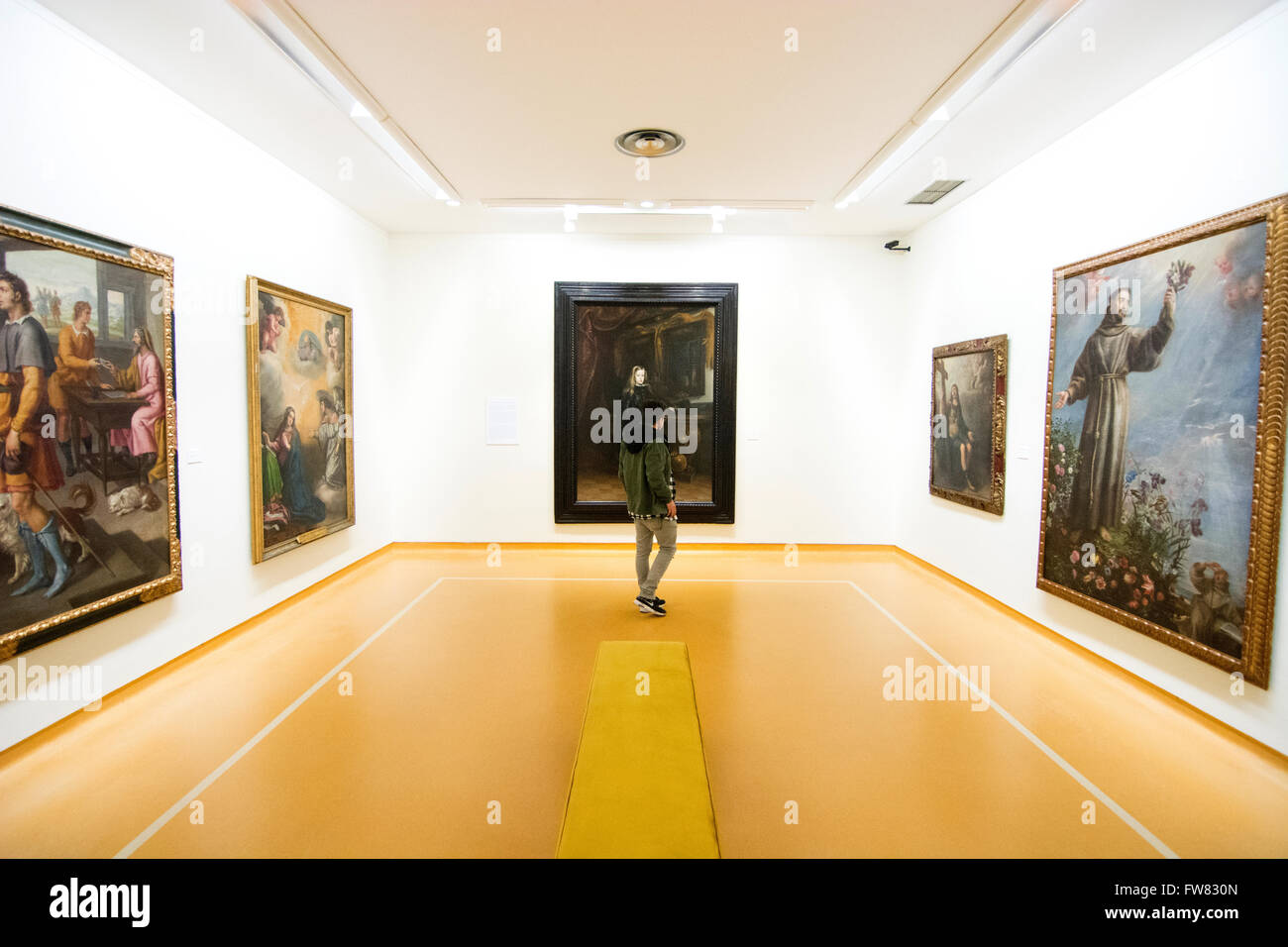 Oviedo, Spain. 31st March, 2016. A visitor watchs the oil painting "Carlos II a los 10 años" (1671) of Juan Carreño de Miranda during the reopening of Museum of Fine Arts of Asturias on March 31, 2016 in Oviedo, Spain. Credit:  David Gato/Alamy Live News Stock Photo
