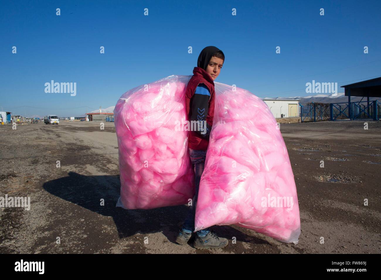 candy floss vendor in Salarara refugee camp, Iraq Stock Photo Alamy