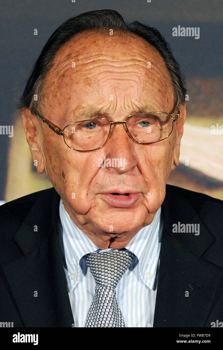 Former foreign minister Hans-Dietrich Genscher (FDP) at the film premiere of 'Jenseits der Mauer' on 09 September 2009. Stock Photo